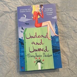 ⭐️5 for $15⭐️Undead and Unwed by Mary Janice Davidson | Book